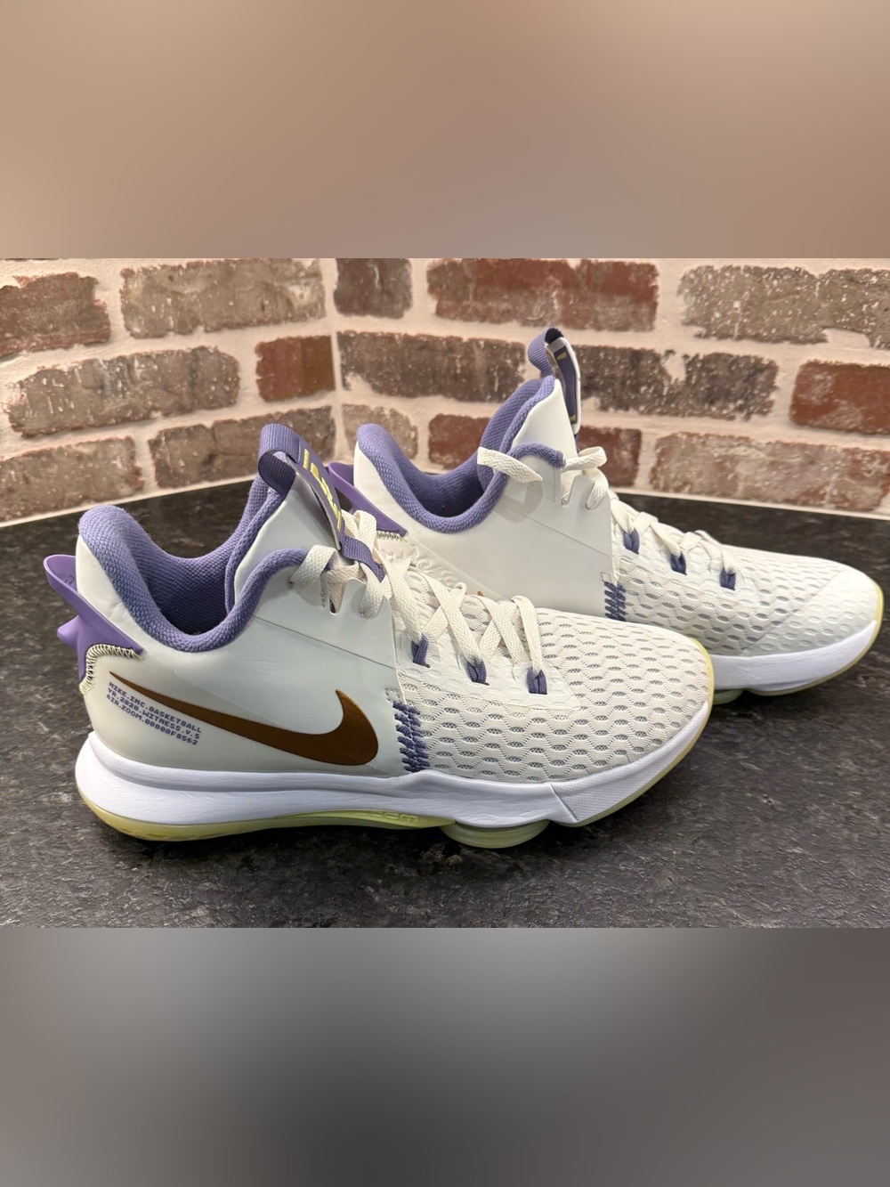 Men’s Nike Lebron Witness 5 CQ9380-102 Basketball Shoes, Size 12